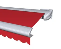 Rote Markise mit silbernem Gehäuse